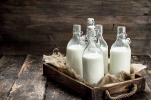 Loại sữa nào tốt cho người giảm cân để thay thế sữa bò?